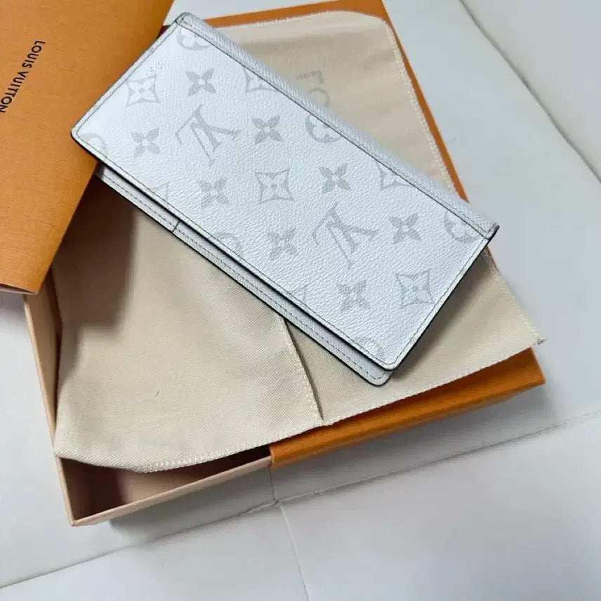 [BUNJANG] Louis Vuitton Optic Brazza Wallet Long Wallet / 백화점 구매 루이비통 화이트 옵틱 브라짜 월릿 장지갑
