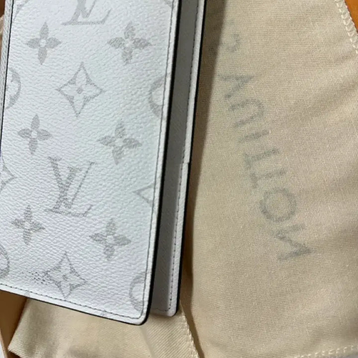 [BUNJANG] Louis Vuitton Optic Brazza Wallet Long Wallet / 백화점 구매 루이비통 화이트 옵틱 브라짜 월릿 장지갑