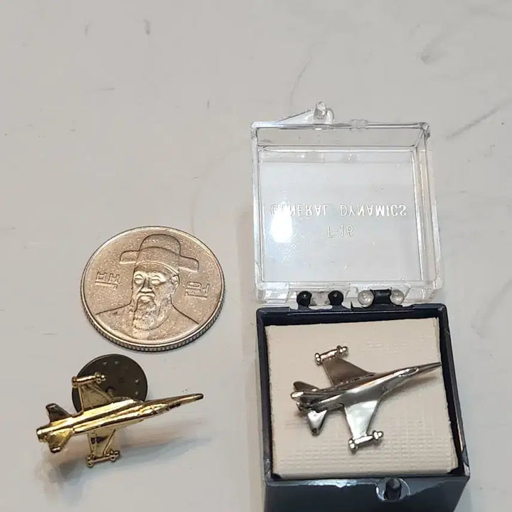 [BUNJANG] Fighter Jet Pin Badge Set (Gold/Silver) - 2 pc Bundle Set / 금/은색 전투기 모양 핀뱃지  2개 일괄