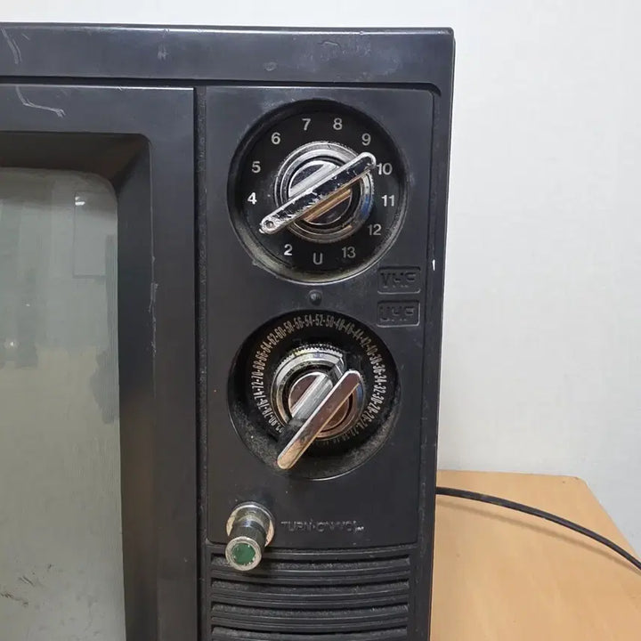 [BUNJANG] Goldstar 14-inch CRT Television / 1990년 14인치 골드스타 블랙 브라운관 TV 빈티지