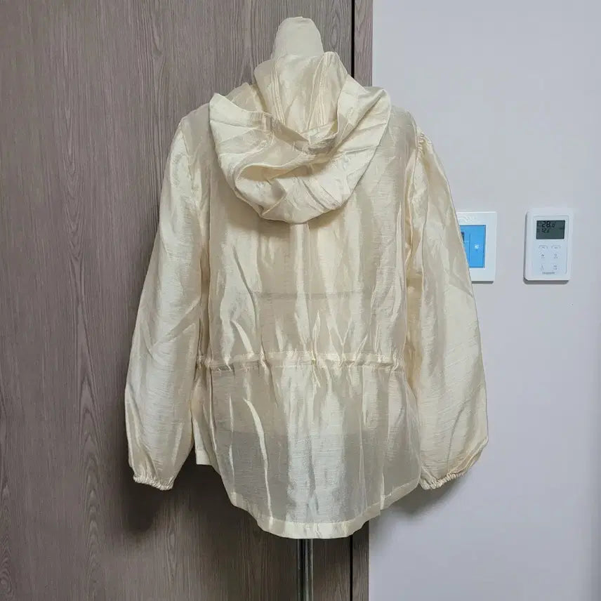 [BUNJANG] OZOC Pearl Beige Hooded Field Jacket / 오조크 화사한 펄베이지색 후드 야상 점퍼