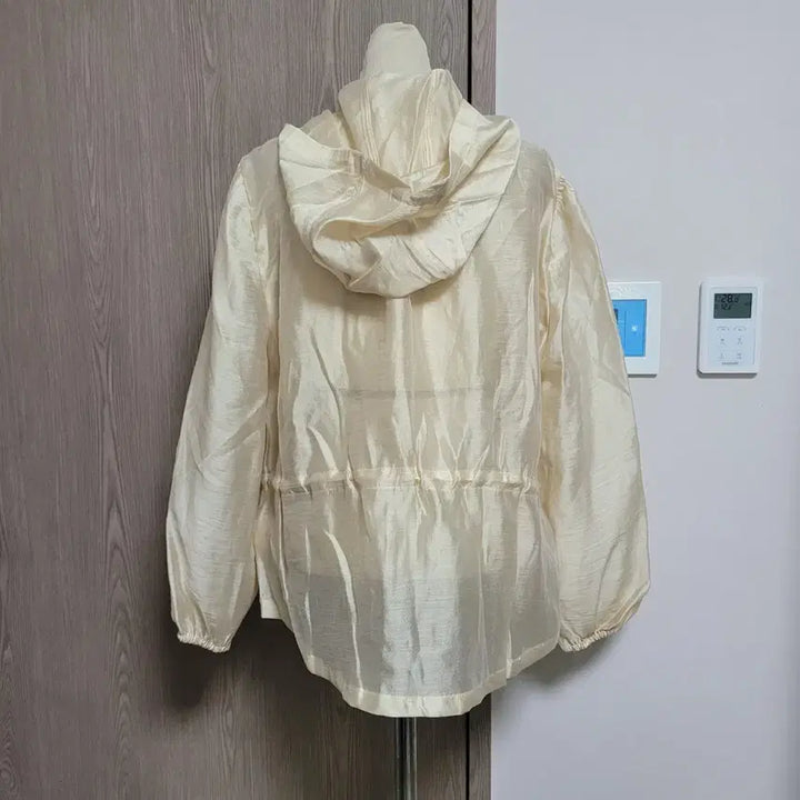 [BUNJANG] OZOC Pearl Beige Hooded Field Jacket / 오조크 화사한 펄베이지색 후드 야상 점퍼