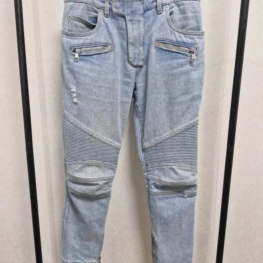 [BUNJANG] Balmain FW24 Light Wash Biker Denim Jeans / [29] 발망 신형 FW24 라이트 워싱 바이커 데님 진