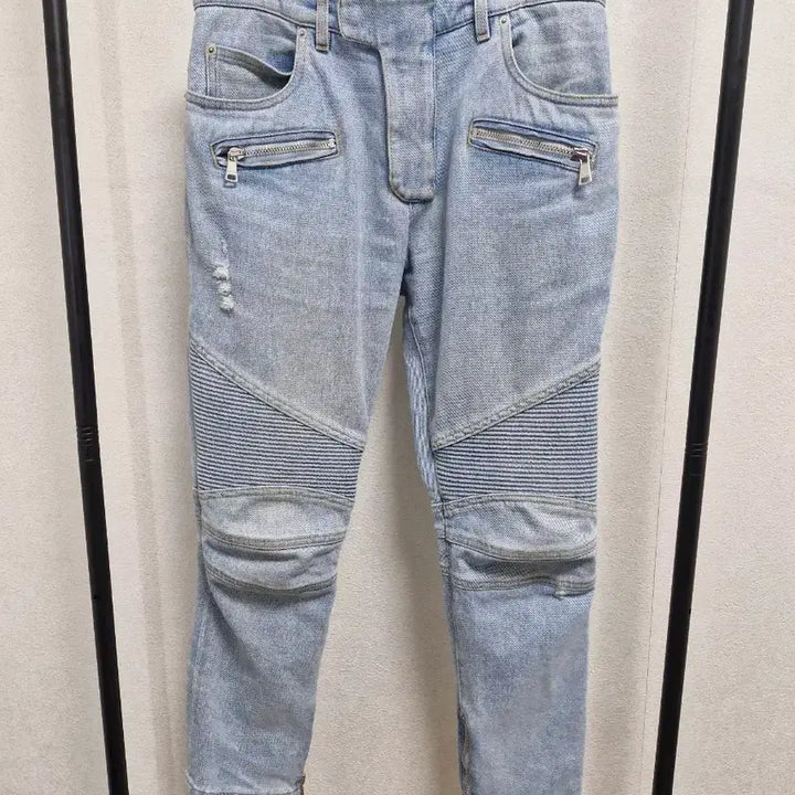 [BUNJANG] Balmain FW24 Light Wash Biker Denim Jeans / [29] 발망 신형 FW24 라이트 워싱 바이커 데님 진