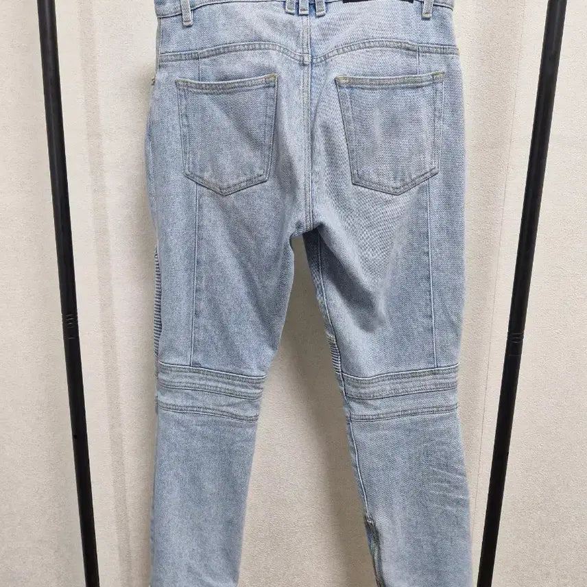 [BUNJANG] Balmain FW24 Light Wash Biker Denim Jeans / [29] 발망 신형 FW24 라이트 워싱 바이커 데님 진