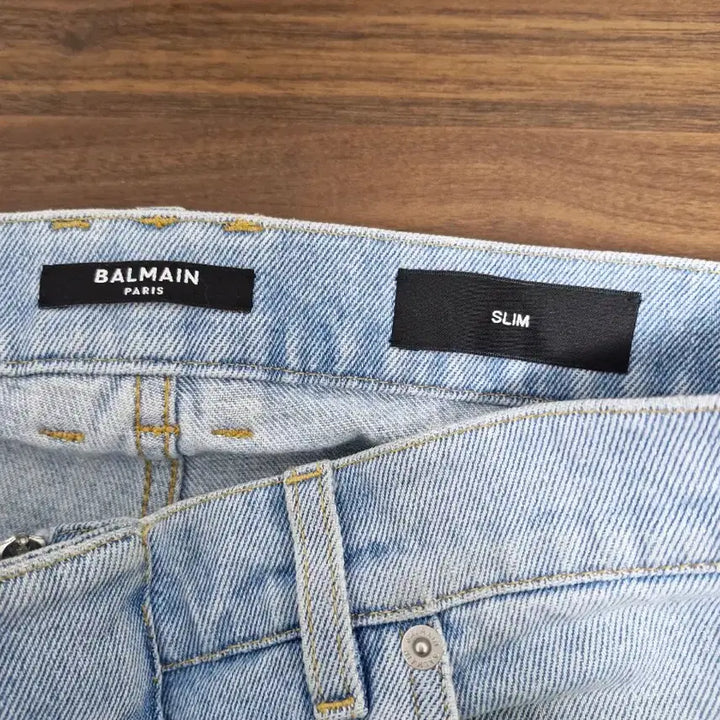 [BUNJANG] Balmain FW24 Light Wash Biker Denim Jeans / [29] 발망 신형 FW24 라이트 워싱 바이커 데님 진