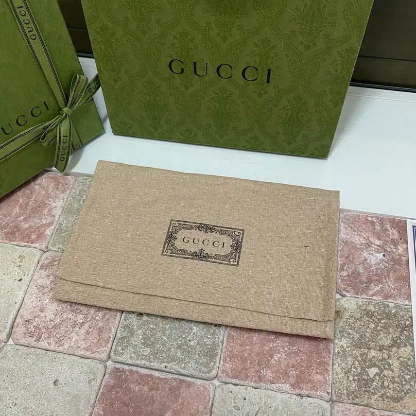 [BUNJANG] Gucci Wallet Box Set with Dust Bag, Ribbon, and Shopping Bag / 구찌 지갑박스 + 더스트 + 리본 + 쇼핑백
