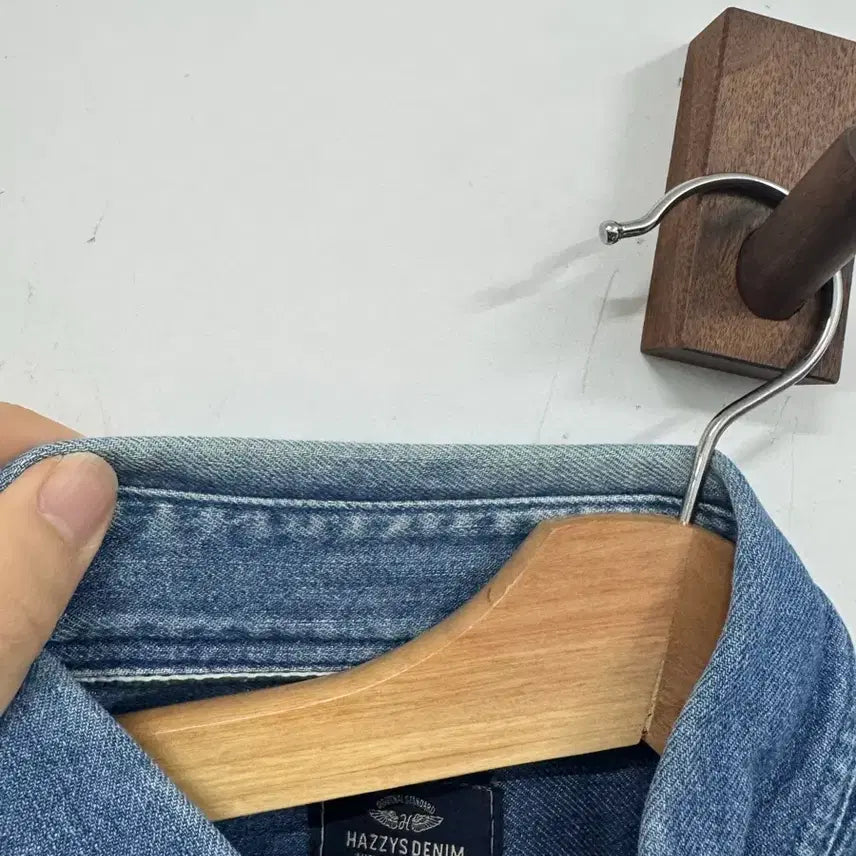 [BUNJANG] Hazzys Denim Shirt / (105)헤지스 데님셔츠