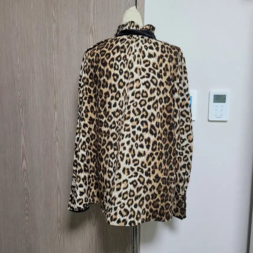 [BUNJANG] Egoist Leopard Blouse / 에고이스트 레오파드  블라우스