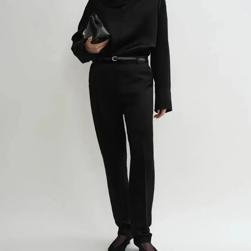 [SOLD OUT] 새상품) 토템 로우웨이스트 새틴 트라우저 블랙 여자 슬랙스 바지