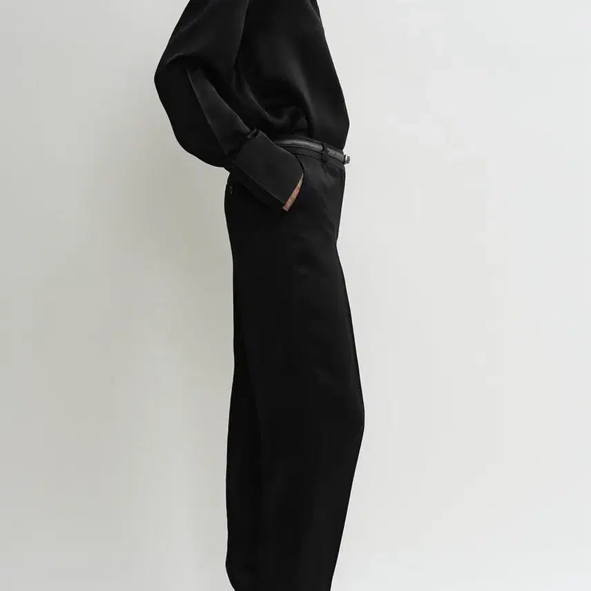 [SOLD OUT] 새상품) 토템 로우웨이스트 새틴 트라우저 블랙 여자 슬랙스 바지