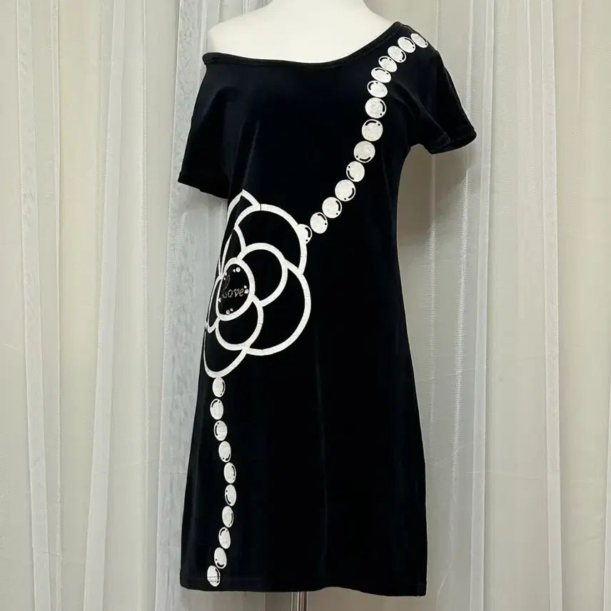 [BUNJANG] Cecil McBee Black Velvet Camellia Mini Dress / 세실맥비 블랙 벨벳 카멜리아 미니 원피스