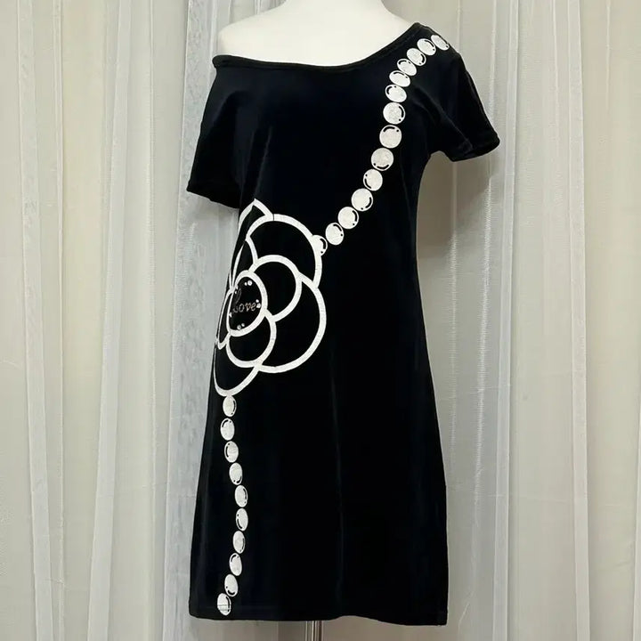 [BUNJANG] Cecil McBee Black Velvet Camellia Mini Dress / 세실맥비 블랙 벨벳 카멜리아 미니 원피스