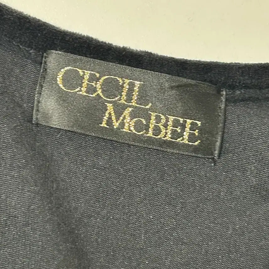 [BUNJANG] Cecil McBee Black Velvet Camellia Mini Dress / 세실맥비 블랙 벨벳 카멜리아 미니 원피스