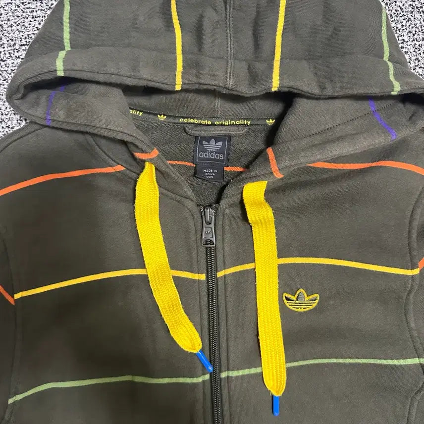 [BUNJANG] Adidas Khaki Stripe Hoodie Zip-up / (95) 아디다스 카키 스트라이프 후드집업