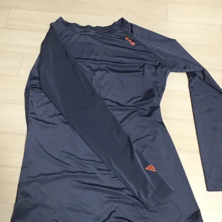 [BUNJANG] Woolvic Navy Functional Long Sleeve T-Shirt / 울빅 긴팔 기능성 티셔츠 네이비