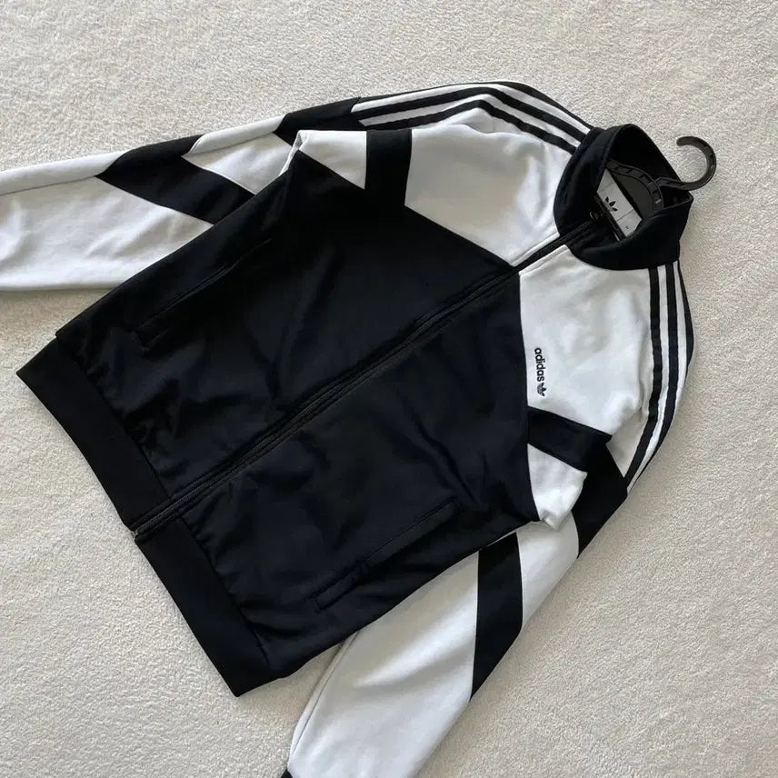 [BUNJANG] Adidas Palmeston White and Black Jersey / M 아디다스 팔메스톤 흰검 져지 유로파 베켄바우어 95