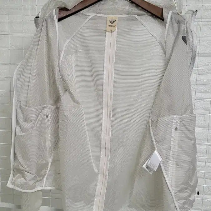 [BUNJANG] Dynafit Lightweight Running Windbreaker Jacket / [XL]다이나핏 스포츠웨어 화이트 경량 러닝 후드일체형바람막이 XL