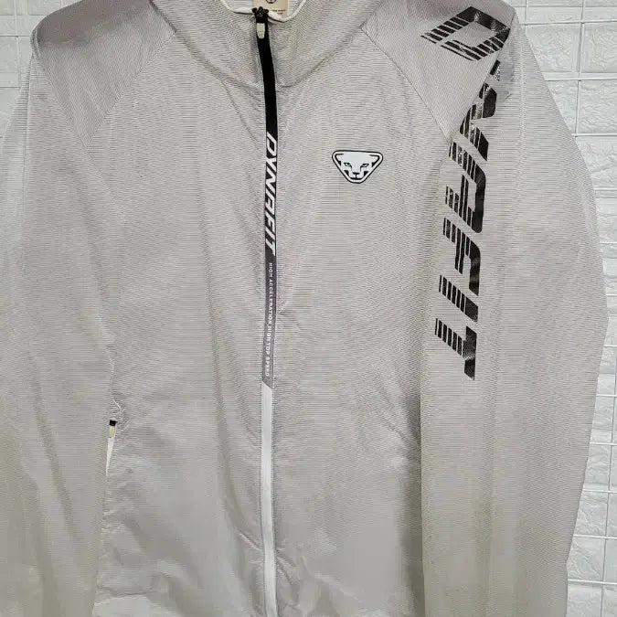 [BUNJANG] Dynafit Lightweight Running Windbreaker Jacket / [XL]다이나핏 스포츠웨어 화이트 경량 러닝 후드일체형바람막이 XL