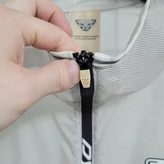 [BUNJANG] Dynafit Lightweight Running Windbreaker Jacket / [XL]다이나핏 스포츠웨어 화이트 경량 러닝 후드일체형바람막이 XL