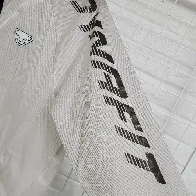 [BUNJANG] Dynafit Lightweight Running Windbreaker Jacket / [XL]다이나핏 스포츠웨어 화이트 경량 러닝 후드일체형바람막이 XL