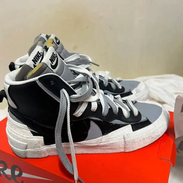 [BUNJANG] Nike Sacai Blazer Mid Black/Grey Sneakers 270 / 나이키 사카이 블레이저 미드 블랙/그레이 스니커즈 270