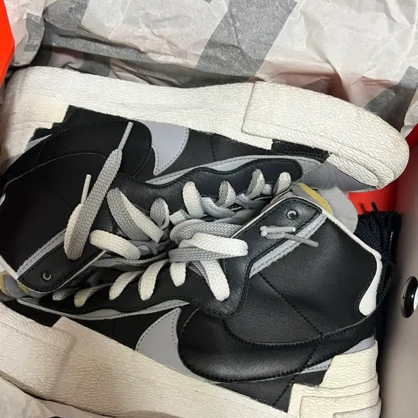 [BUNJANG] Nike Sacai Blazer Mid Black/Grey Sneakers 270 / 나이키 사카이 블레이저 미드 블랙/그레이 스니커즈 270