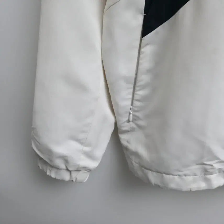 [BUNJANG] Descente White Anorak Windbreaker / [L] 데상트 화이트 아노락 바람막이