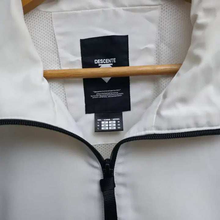 [BUNJANG] Descente White Anorak Windbreaker / [L] 데상트 화이트 아노락 바람막이