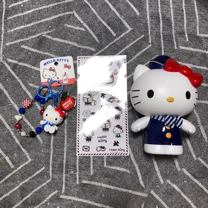 [BUNJANG] Hello Kitty Flight Attendant Figure Bundle Set / 헬로키티 승무원 저금통피규어&amp;스티커&amp;키링 세트