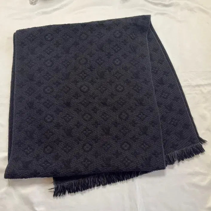 [BUNJANG] LOUIS VUITTON Monogram Classic Muffler Black / LOUIS VUITTON  모노그램 클래식 머플러 블랙