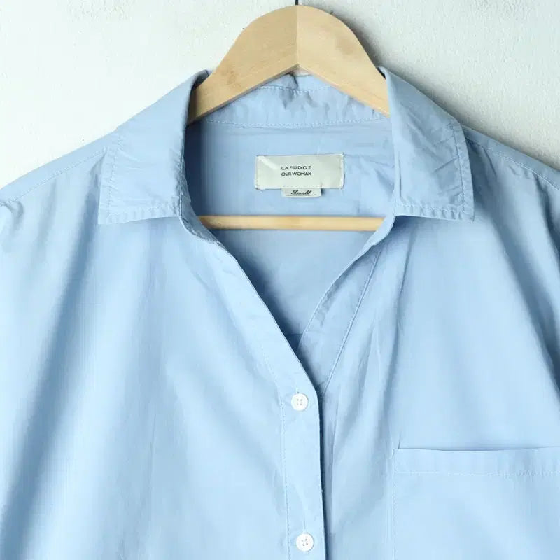 [BUNJANG] Lafarge Store V-Neck Shirt Light Blue / W(S-M) 라퍼지스토어 셔츠 남방 브이넥 연블루 소라 무지-17CF2
