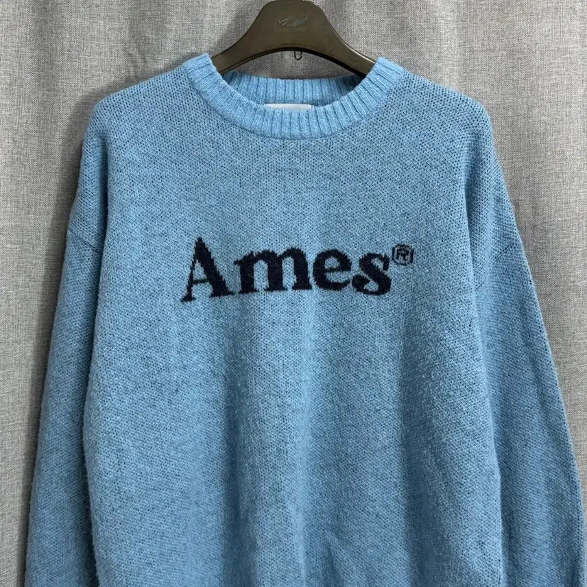 [BUNJANG] Ames Logo Knit Sweater (Sky Blue) / [FREE] Ames 아메스 로고 니트 스웨터 하늘색
