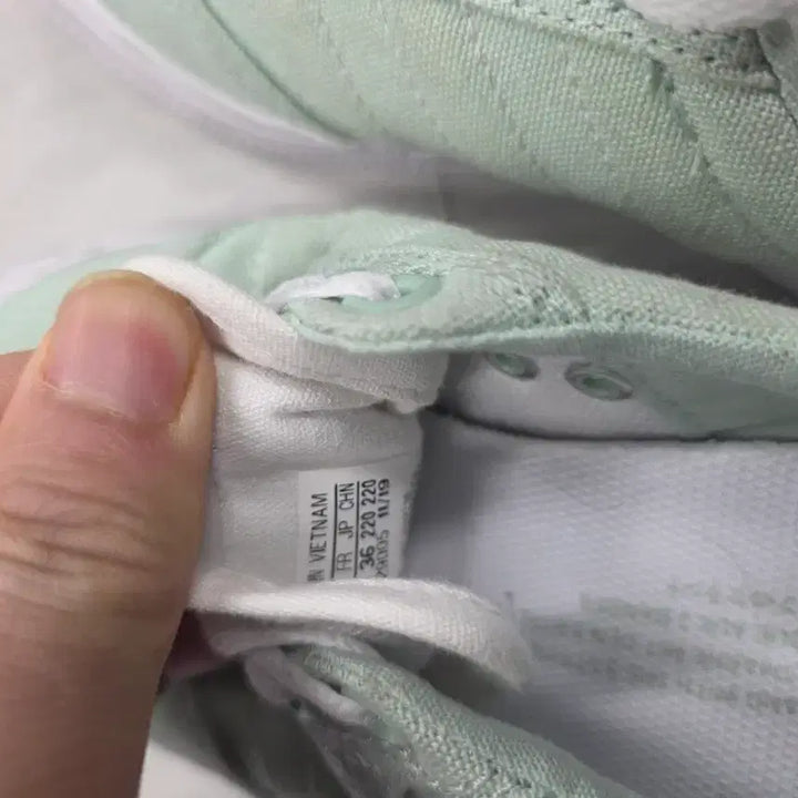 [BUNJANG] Adidas Mint Green Sneakers / 아디다스 민트색 스니커즈 운동화