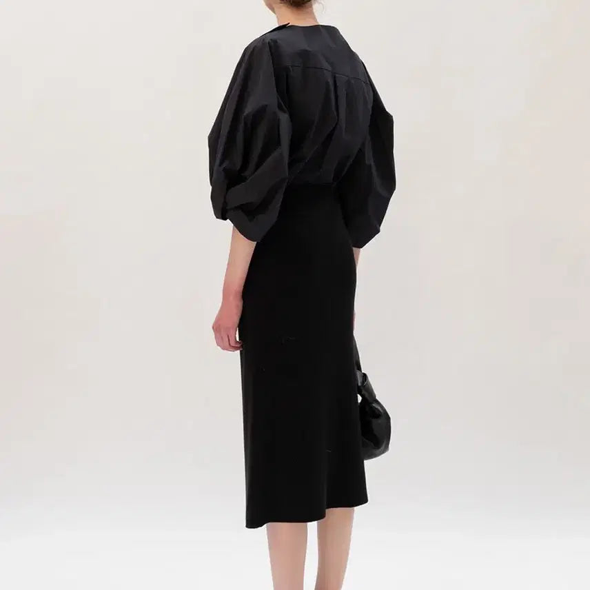 [SOLD OUT] 킨더살몬 트위스트 볼륨 블라우스 다크네이비