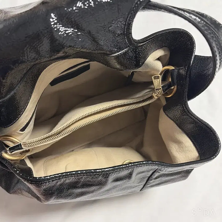 [SOLD OUT] 입생로랑 페이던트 숄더백
