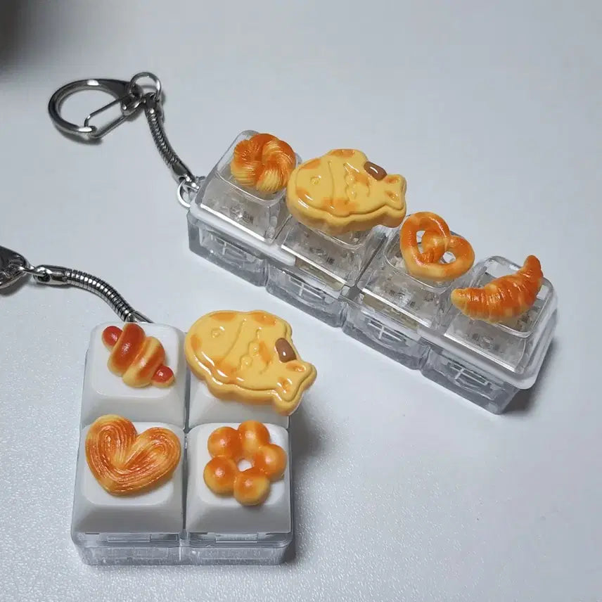 [BUNJANG] Handmade Bread-Shaped Keycap/Keyring (Random) / 수제) 빵순이 붕어빵 키캡 키링 2종 택 1 (빵 모양 랜덤)