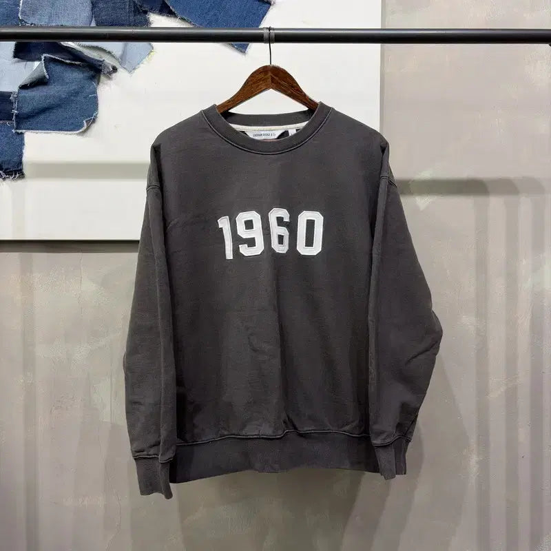 [BUNJANG] Uniform Bridge 1960 Embroidered Sweatshirt / (105) 유니폼브릿지 캐주얼 스트릿 1960 자수 맨투맨 긴팔티