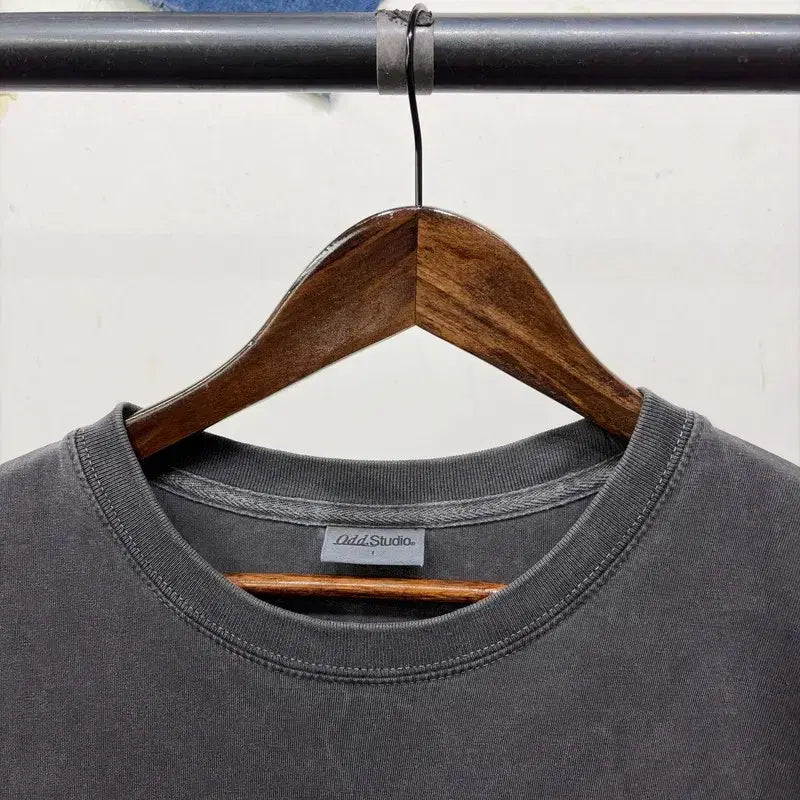 [BUNJANG] Odd Studio Pigment Logo Embroidered T-shirt / (105) 오드스튜디오 스트릿 피그먼트 로고 자수 반팔 티