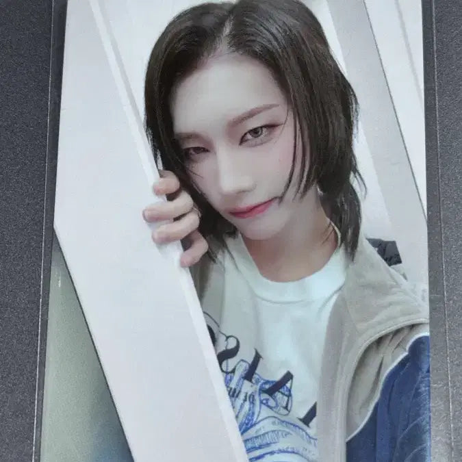 [BUNJANG] XLOV Louis POB Photocard / 엑스러브 (XLOV) 루이 빼꼼 미공포 포카
