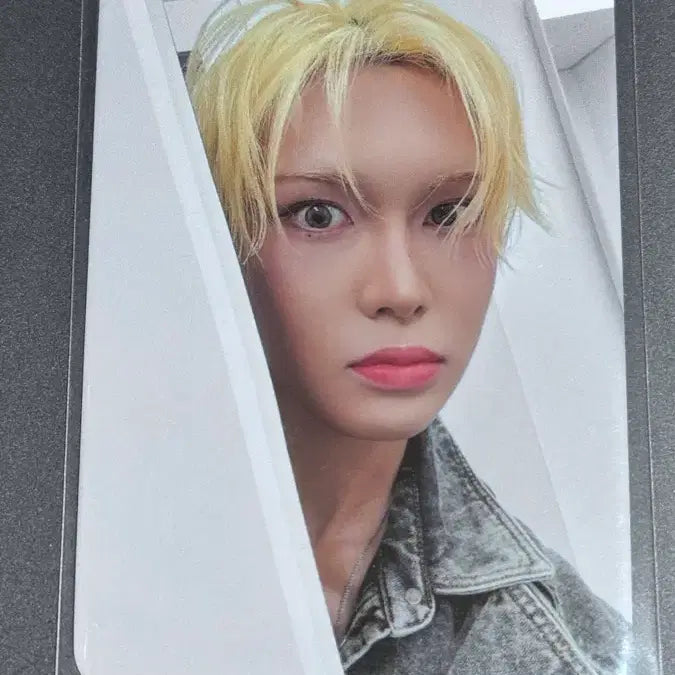 [BUNJANG] XLOV Hyun POB Photocard / 엑스러브 (XLOV) 현 빼꼼 미공포 포카