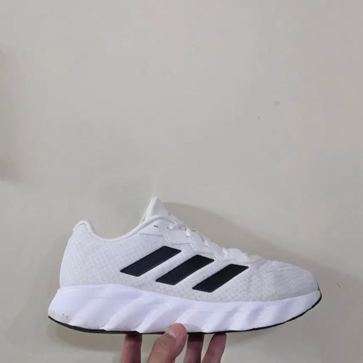 [BUNJANG] Adidas Switch Muv U Cloud White Core Black Running Shoes / [275] 아디다스 스위치무브U 클라우드화이트코어블랙