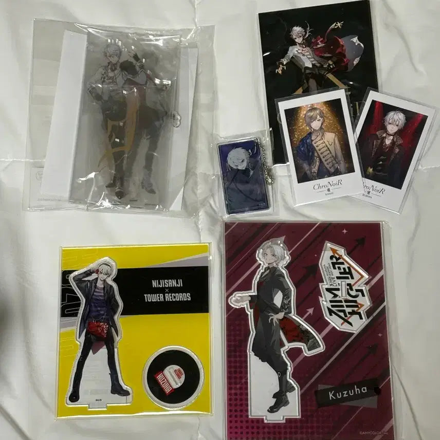 [BUNJANG] Nijisanji Kuzuha Acrylic Stand &amp; Paper Bundle Set / 니지산지 쿠즈하 아크릴 (쿠로노와 카나에 + 지류 일괄 )