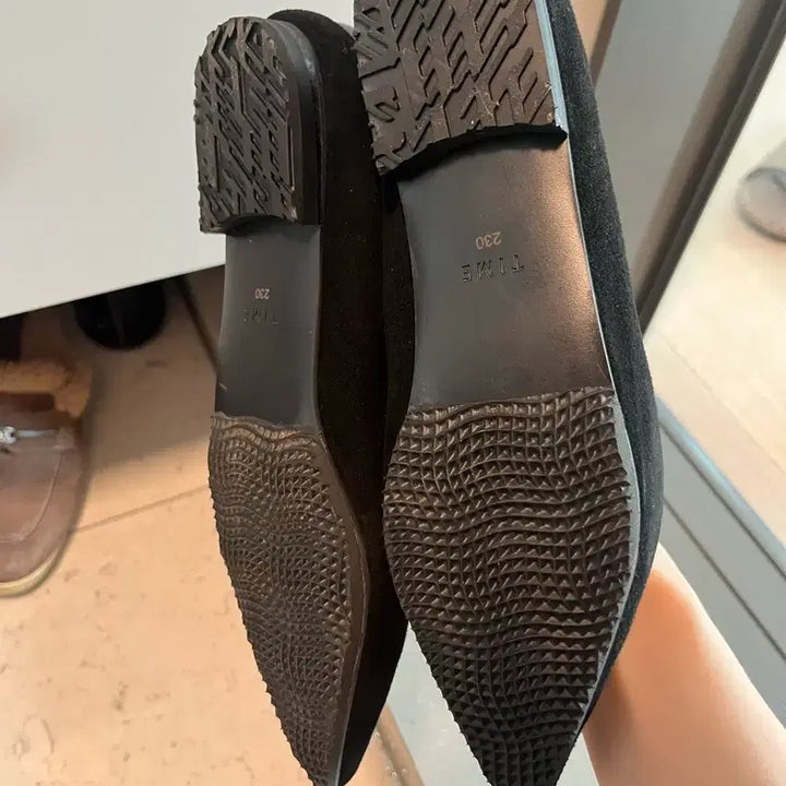 [BUNJANG] Time To Way Black Suede Flat Shoes (230) / 타임 투웨이 블랙 스웨이드 플랫 슈즈(230)