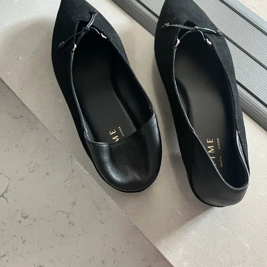 [BUNJANG] Time To Way Black Suede Flat Shoes (230) / 타임 투웨이 블랙 스웨이드 플랫 슈즈(230)