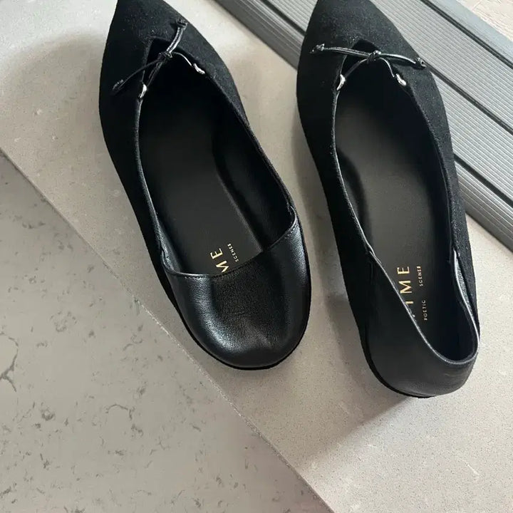 [BUNJANG] Time To Way Black Suede Flat Shoes (230) / 타임 투웨이 블랙 스웨이드 플랫 슈즈(230)