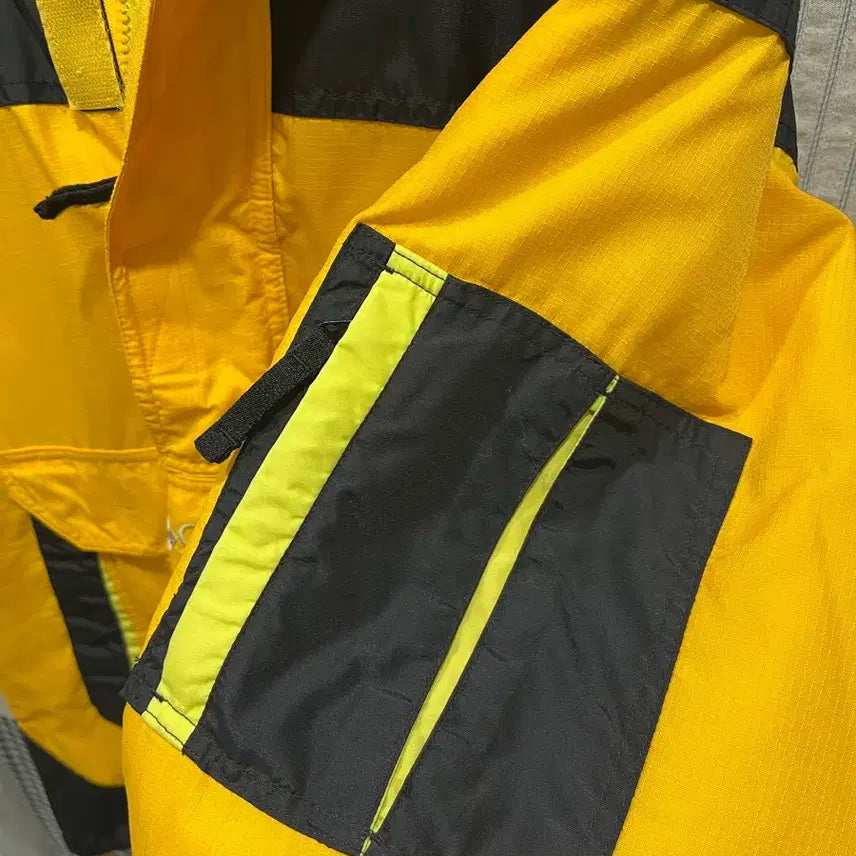 [BUNJANG] Columbia Yellow/Black Anorak Windbreaker Jacket / 컬럼비아 옐로우/블랙 바람막이 자켓 아노락 한겨울용