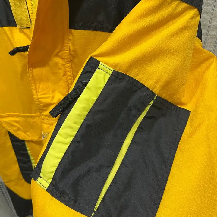 [BUNJANG] Columbia Yellow/Black Anorak Windbreaker Jacket / 컬럼비아 옐로우/블랙 바람막이 자켓 아노락 한겨울용