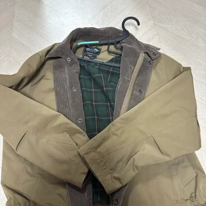 [BUNJANG] Prismworks Khaki Windbreaker Jacket (Military-Inspired Fit) / 밀리터리 감성 카키 바람막이 급처 (핏 진짜 좋음)