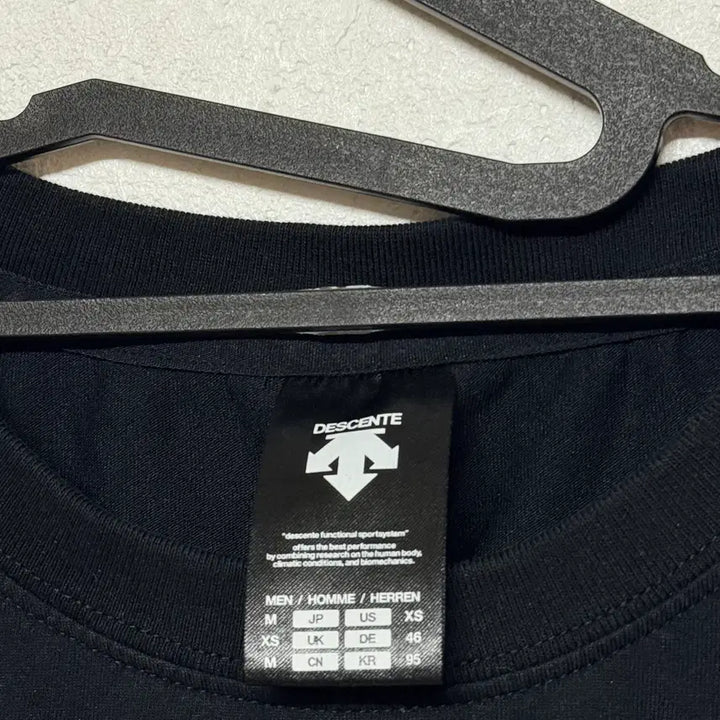 [BUNJANG] Descente Short Sleeve T-Shirt Black / 데상트 반팔티 M 블랙